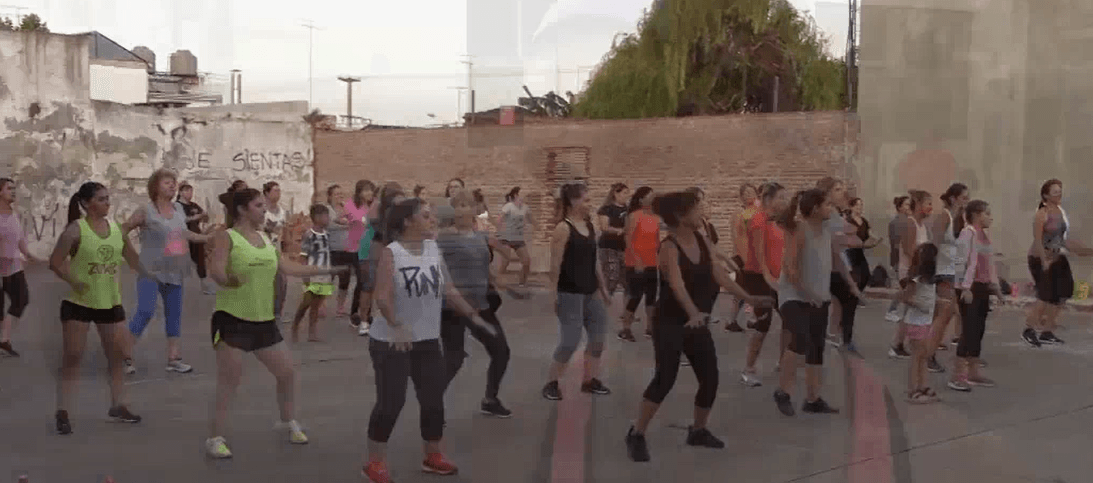 Verano en Giles / Poniendo en cuerpo en movimiento