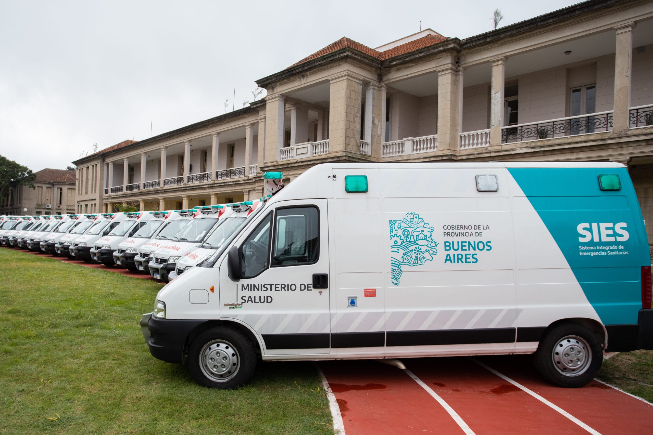 El gobierno provincial aporta dos ambulancias de terapia