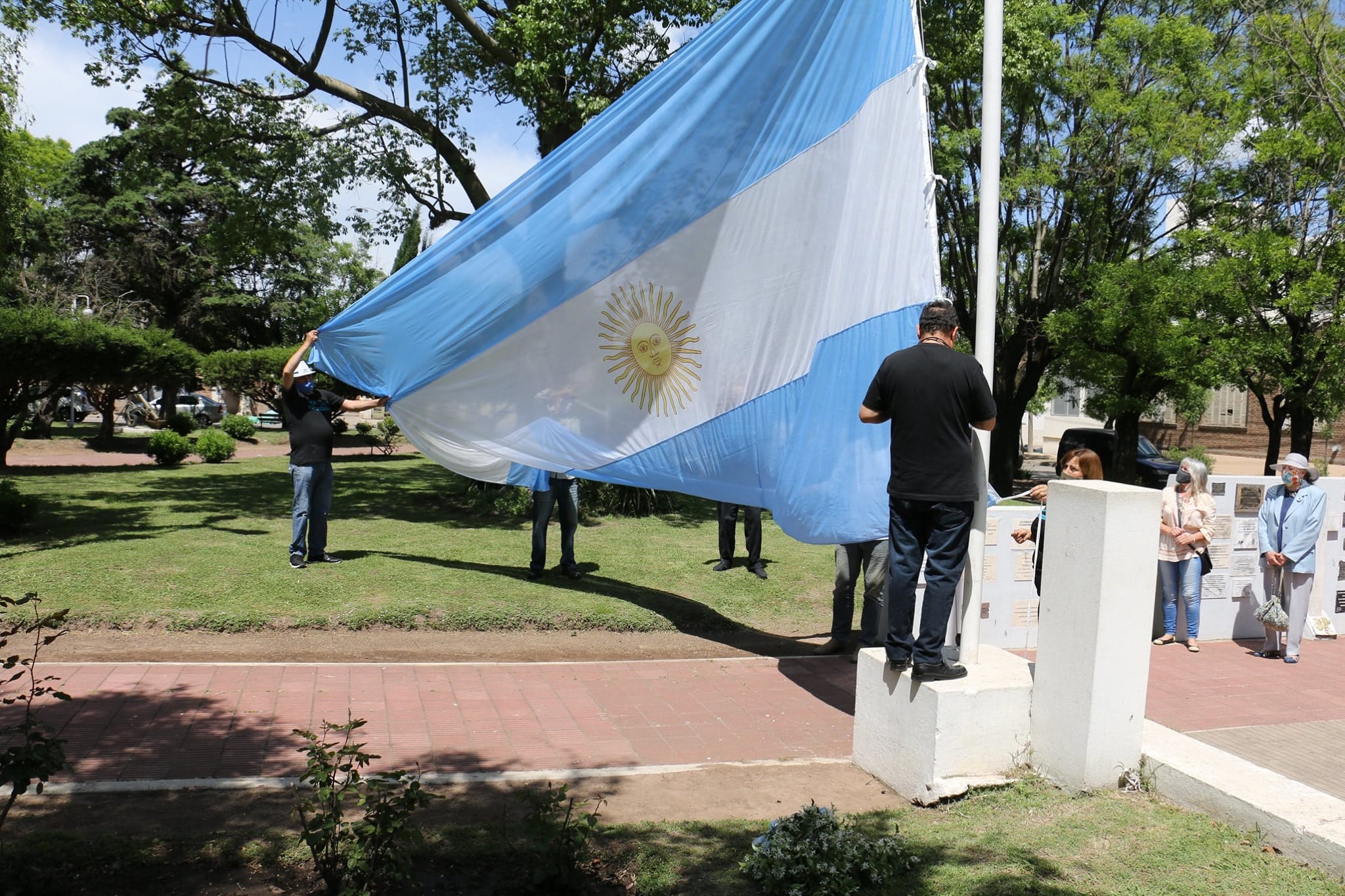 Homenaje a 200 años del izamiento del pabellón nacional en nuestras Islas Malvinas
