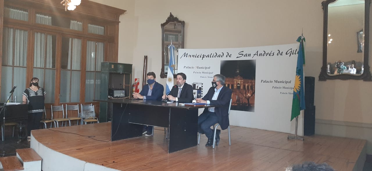 EL ministro de educación visito la ciudad