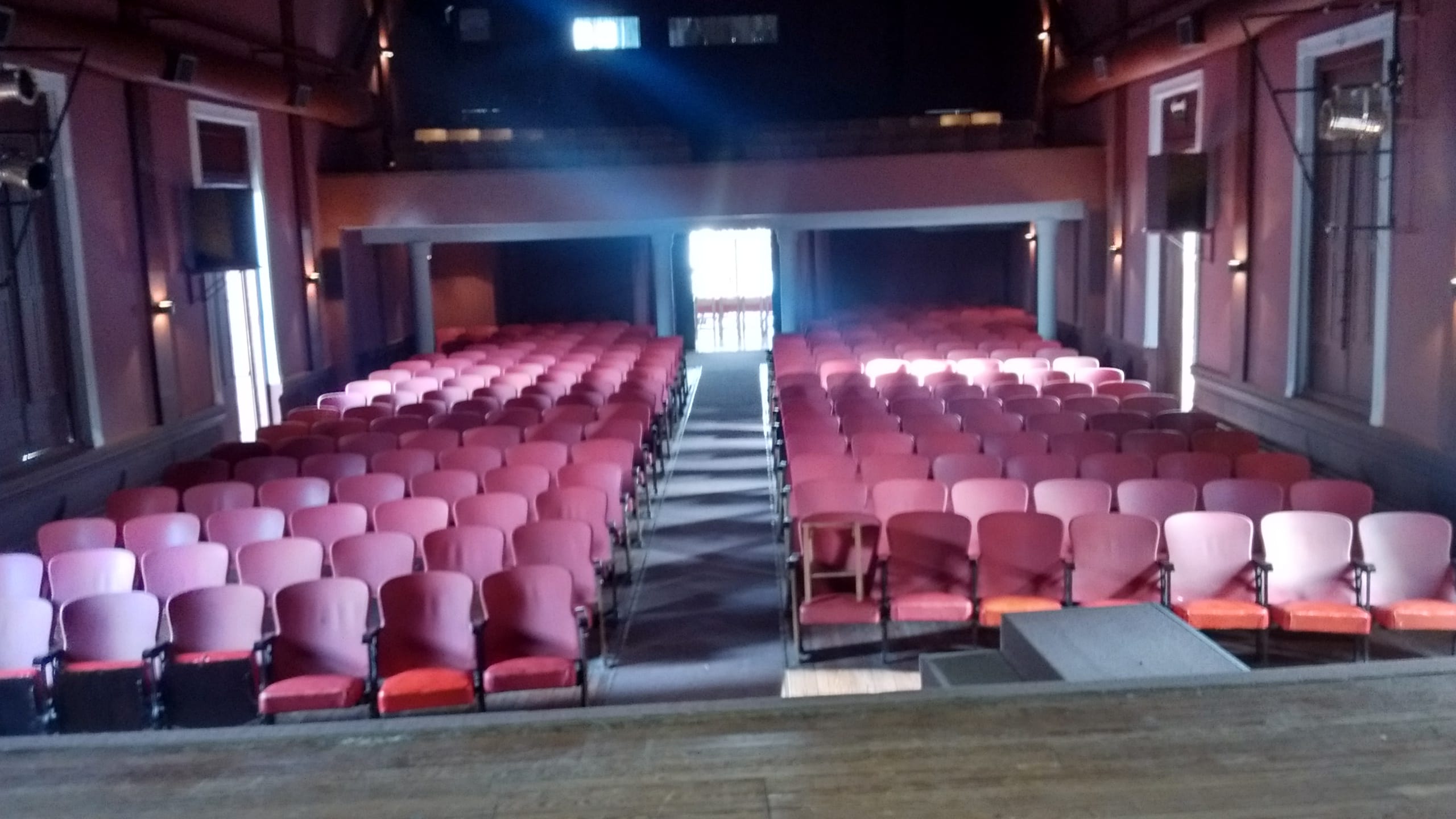 La Provincia autorizo recitales y teatros