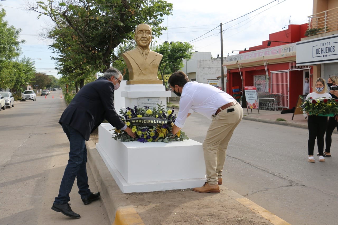 Se descubrió un busto para recordar al ex presidente Héctor José Cámpora