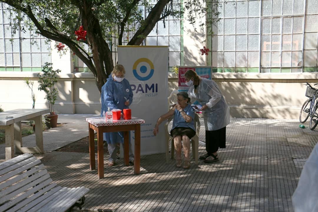Vacunacion covid-19 / Los abuelos del geriátrico recibieron la segunda dosis