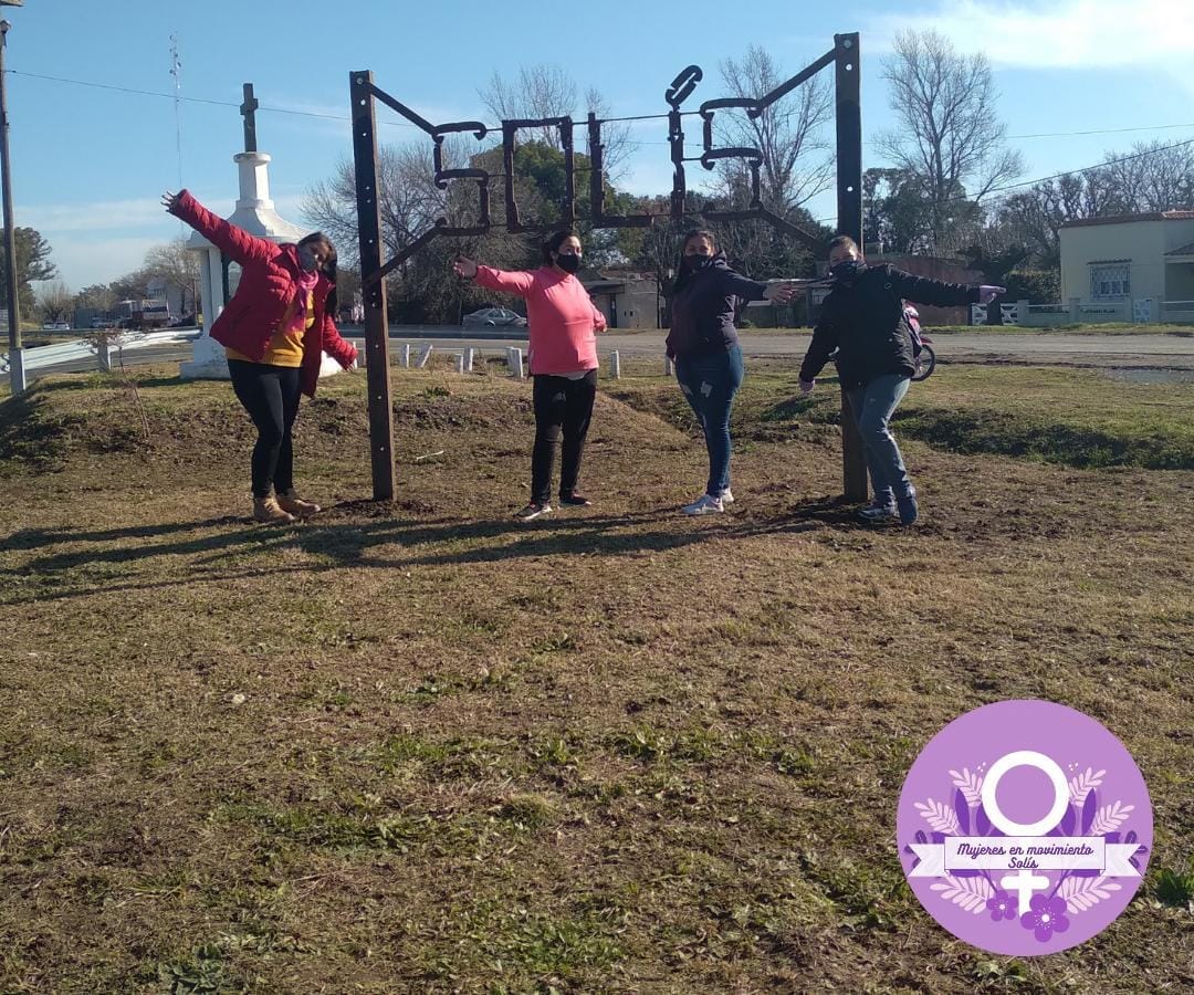 Mujeres Solidarias / Solis tiene su cartel en la entrada