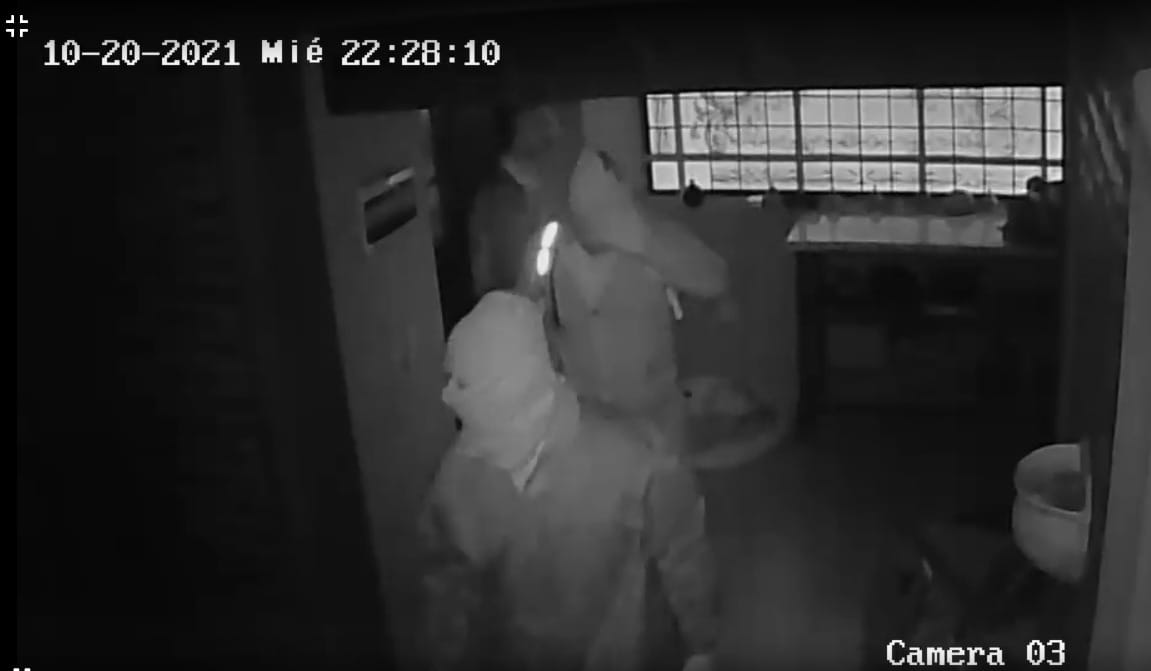 Encapuchados roban a una familia en Azcuénaga
