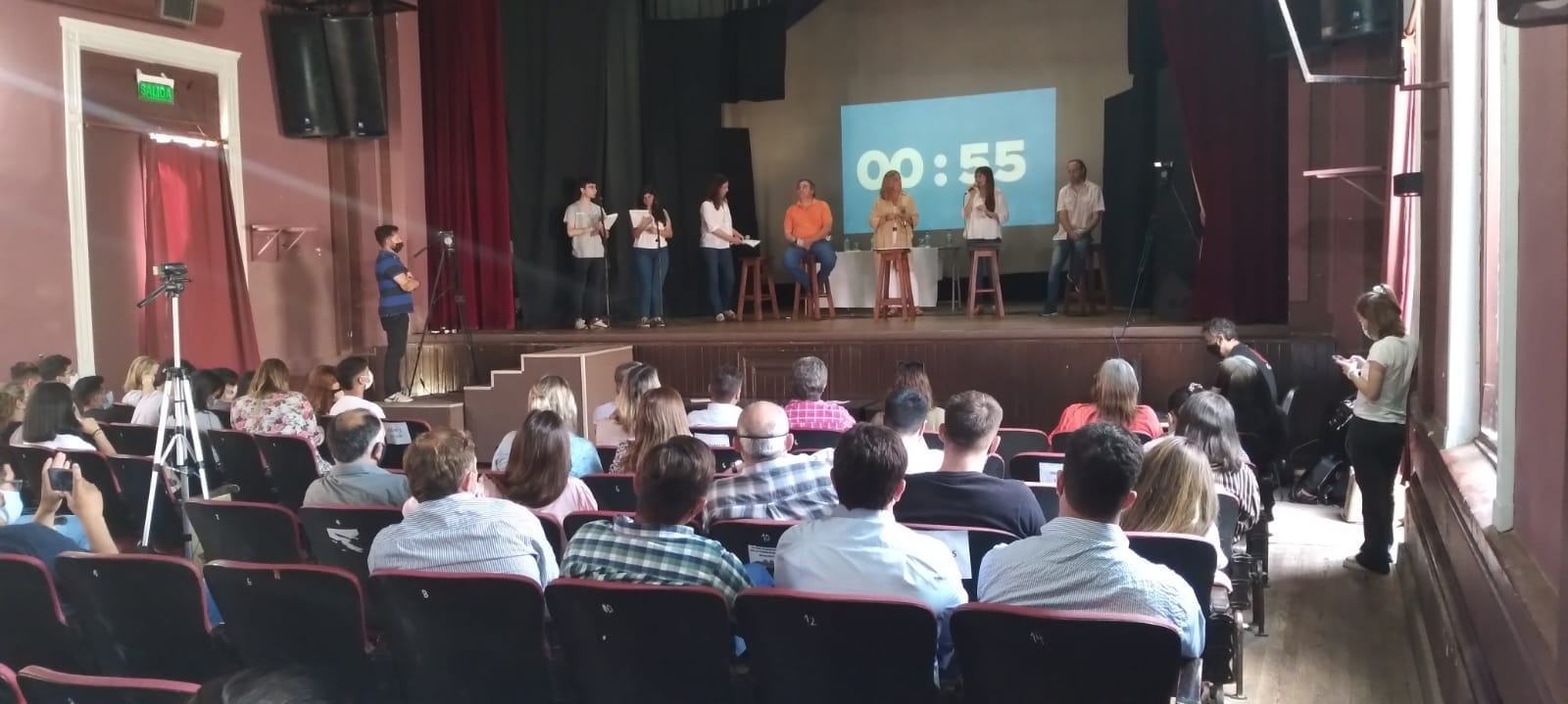 Los candidatos debatieron en el Centro Municipal de Cultura
