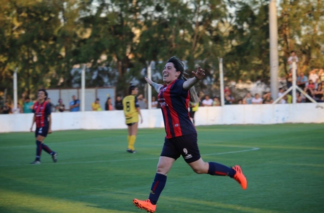 El Frontón / Las pibas gritaron campeón
