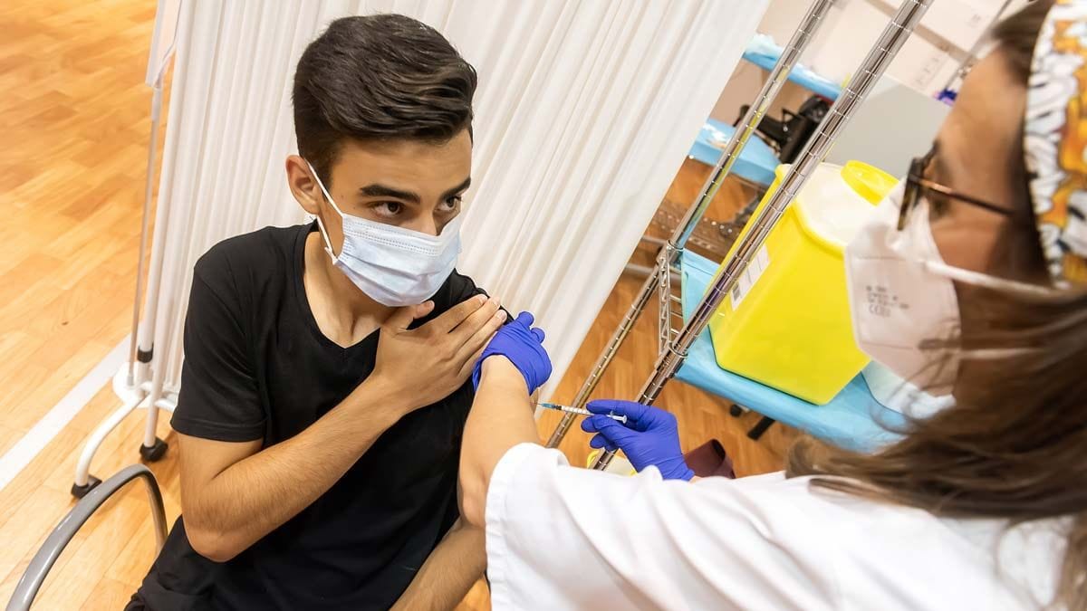 Cientos de Gilenses reciben la vacuna por primera vez
