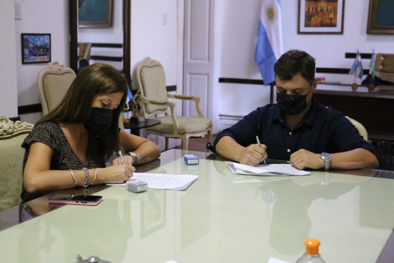 El municipio firma un nuevo convenio con el Consejo Escolar