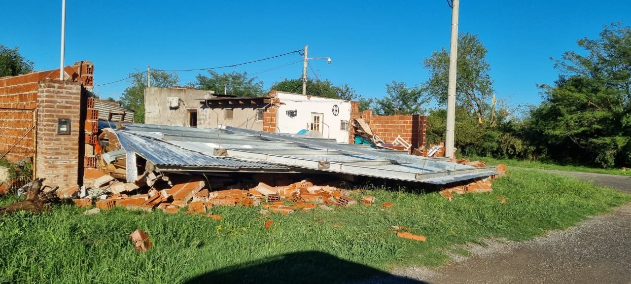 El viento de la madrugada dejo grandes destrozos