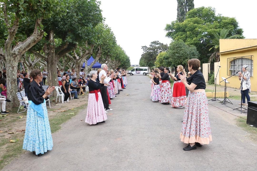 100 PLAZAS SOLIDARIAS DEL FOLKLORE