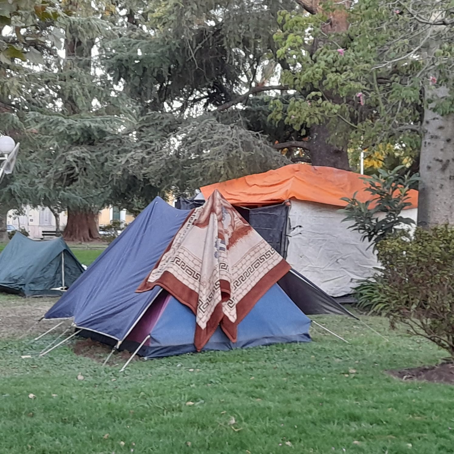 Acampe en la plaza / Una semana sin una resolución a la vista