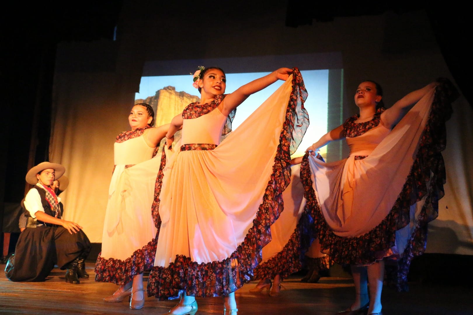 «RECUERDOS» paso por el centro municipal de cultura