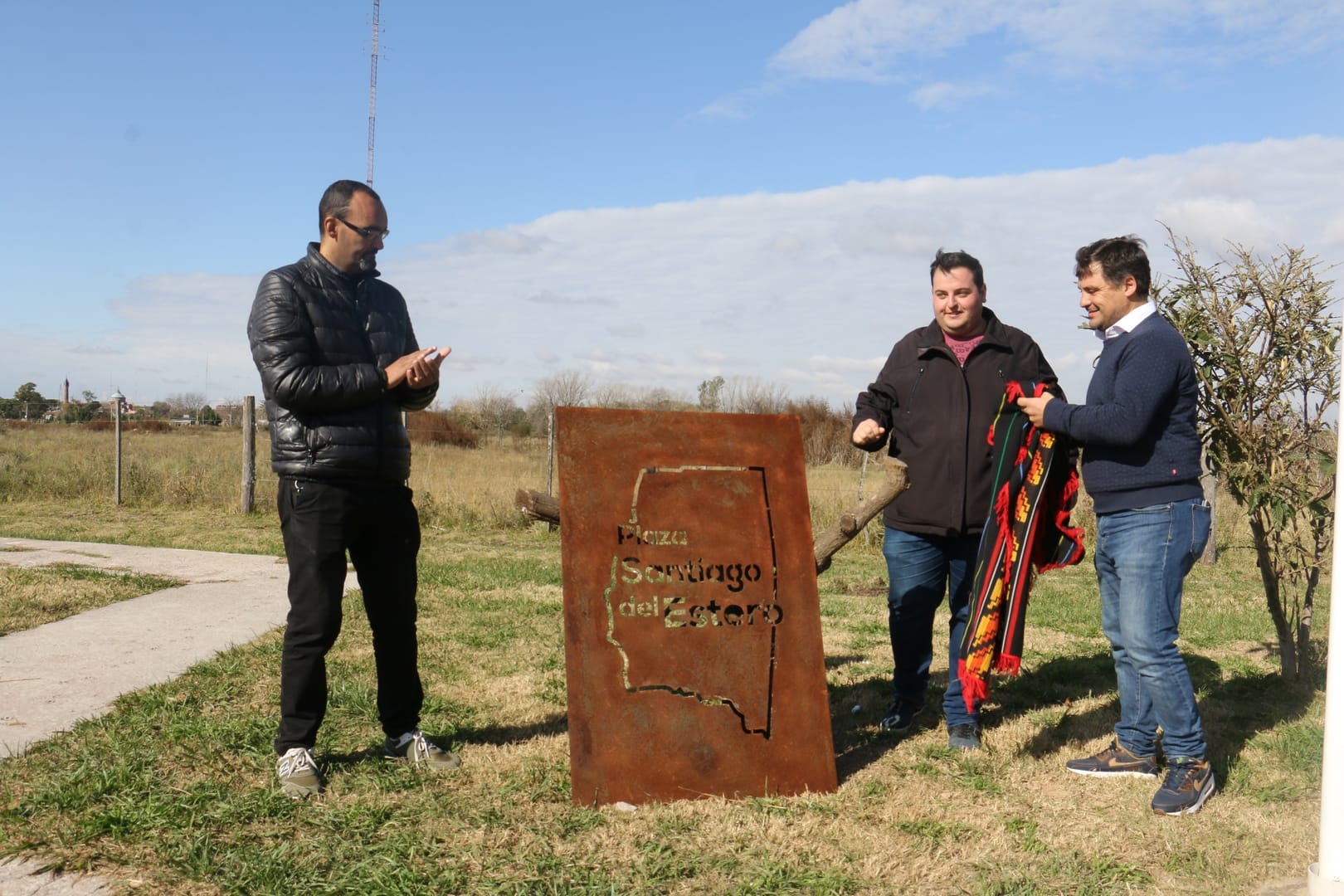 Se realizó la imposición de nombre e la plaza Santiago del Estero