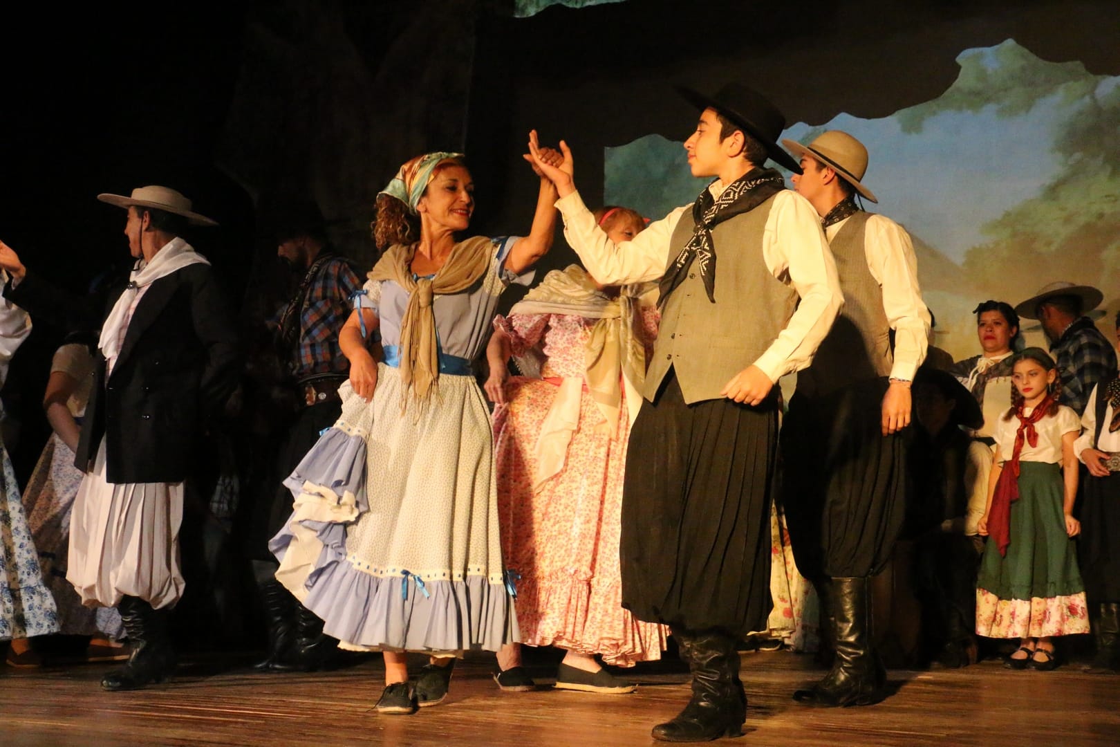 La Compañía Municipal de Folklore CAMINO REAL presentó “Arte Nativo”