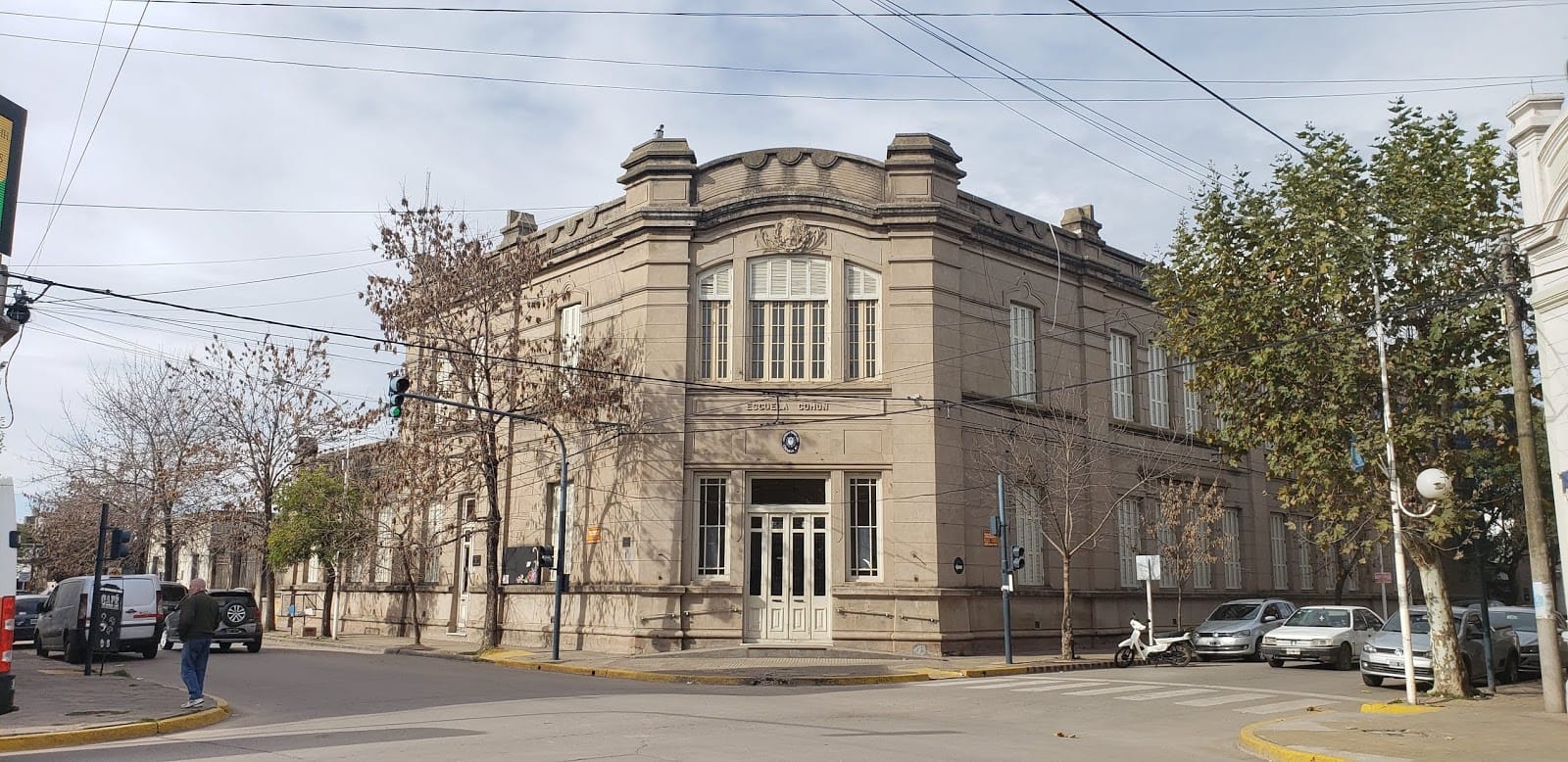 Si clases en algunos colegios de la ciudad