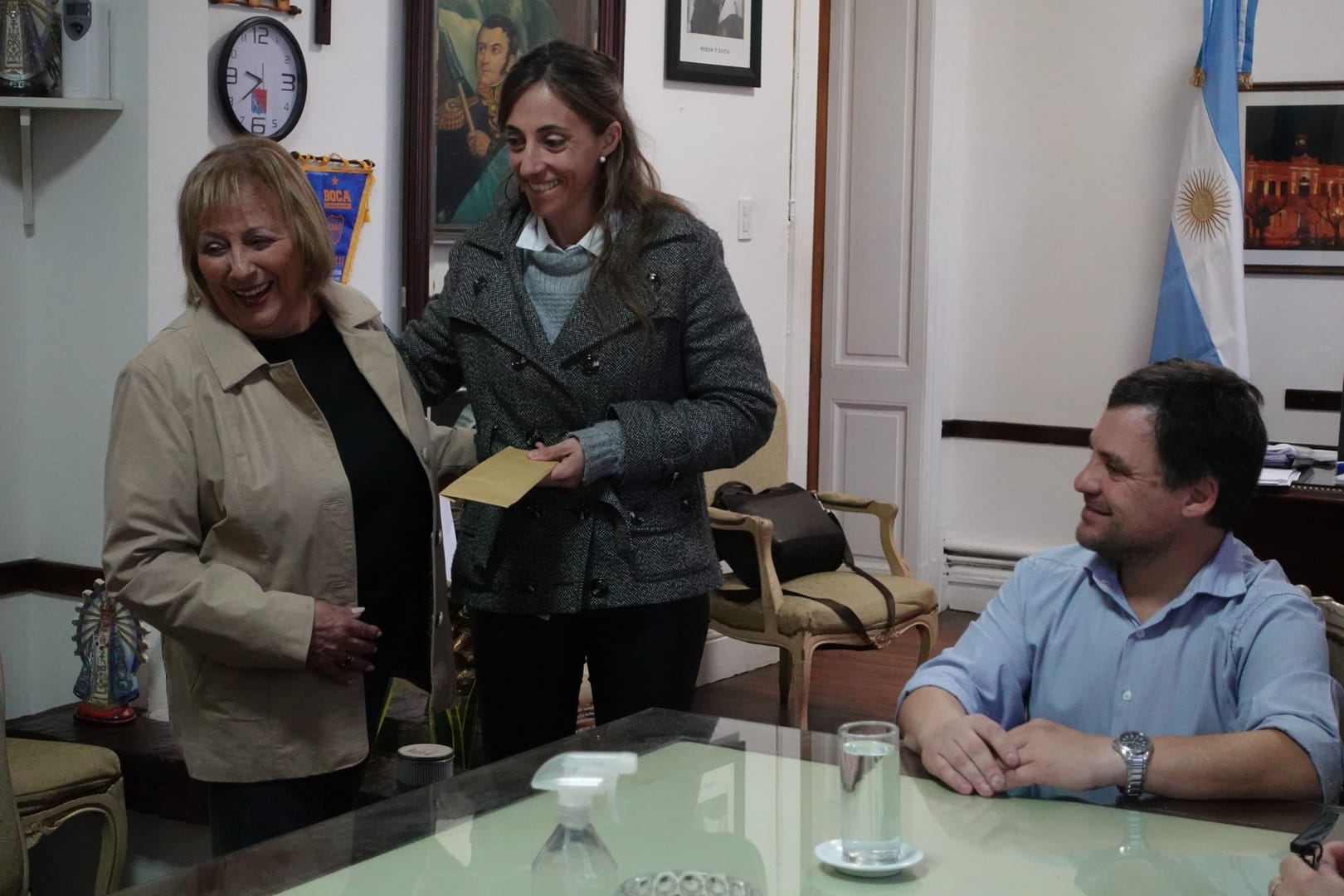 La familia Meretta hizo su aporte al Hogar Geriátrico