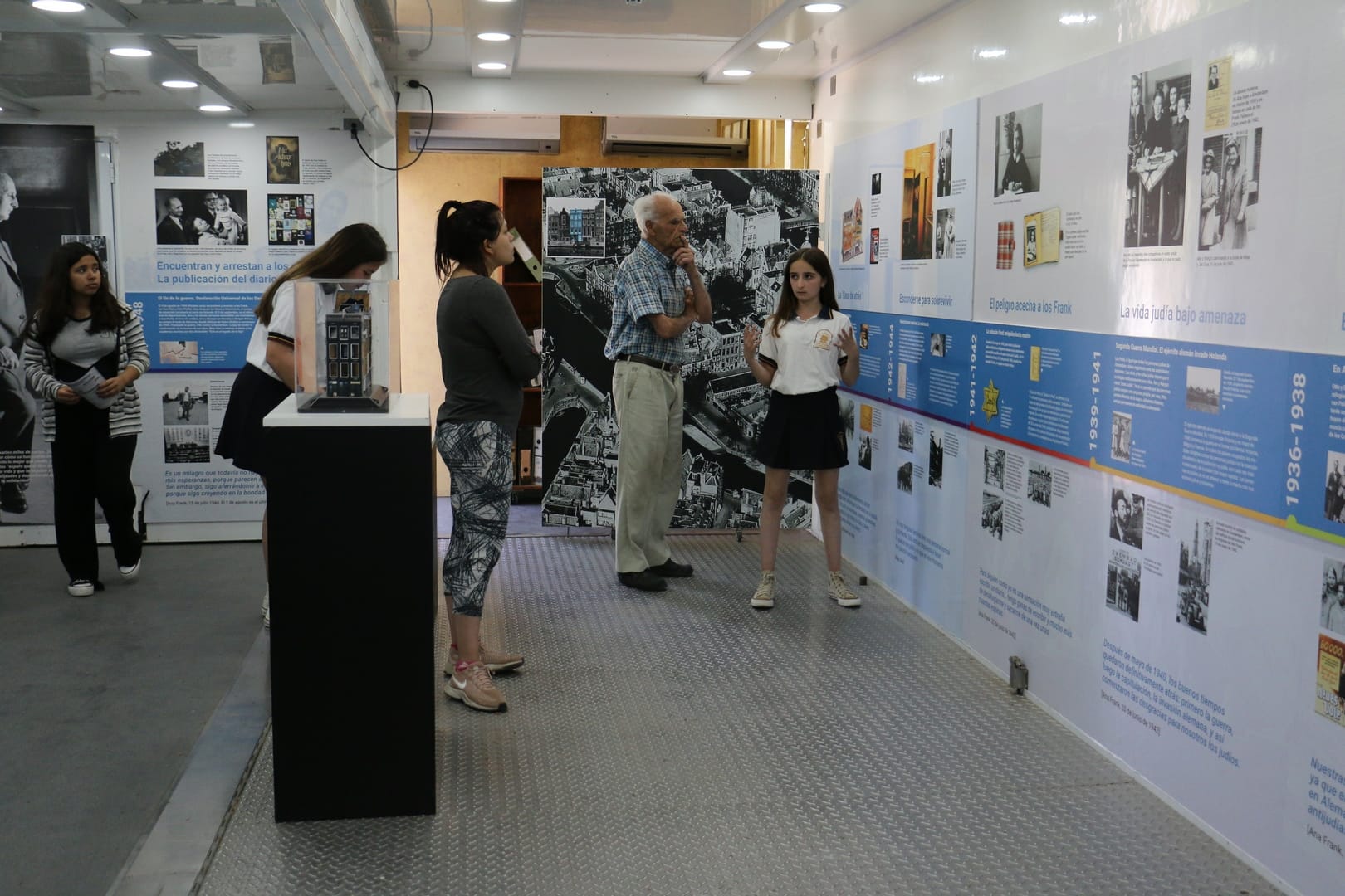 El museo Itinerante Ana Frank ya abrió sus puertas en Giles