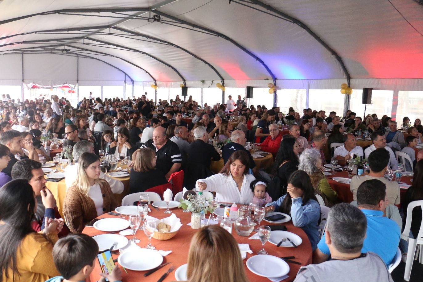 El Frontón celebro sus 50 años con una gran fiesta