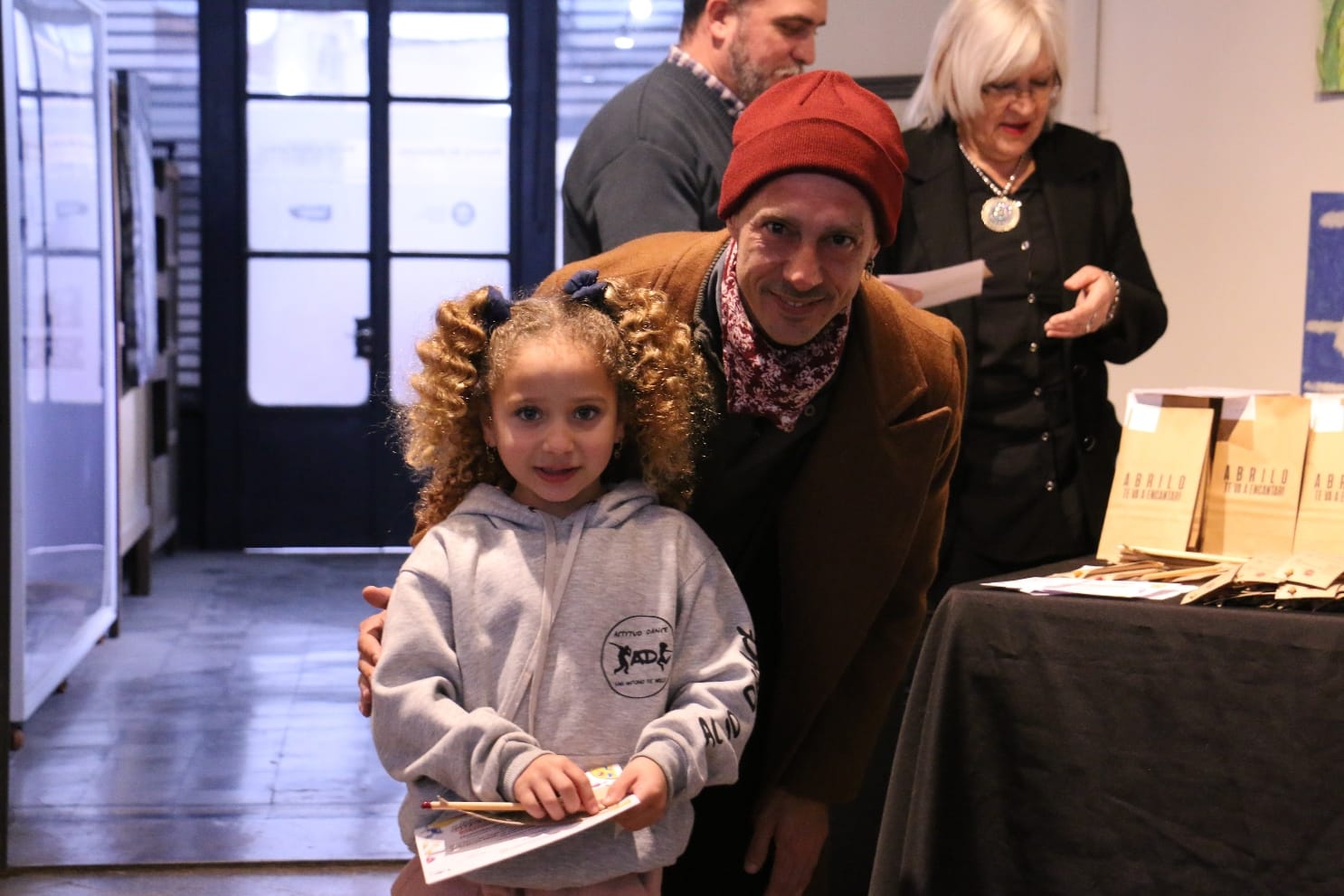 Reconocimientos a participantes del XII salón de arte infantil juvenil «Gustavo Chertudi»