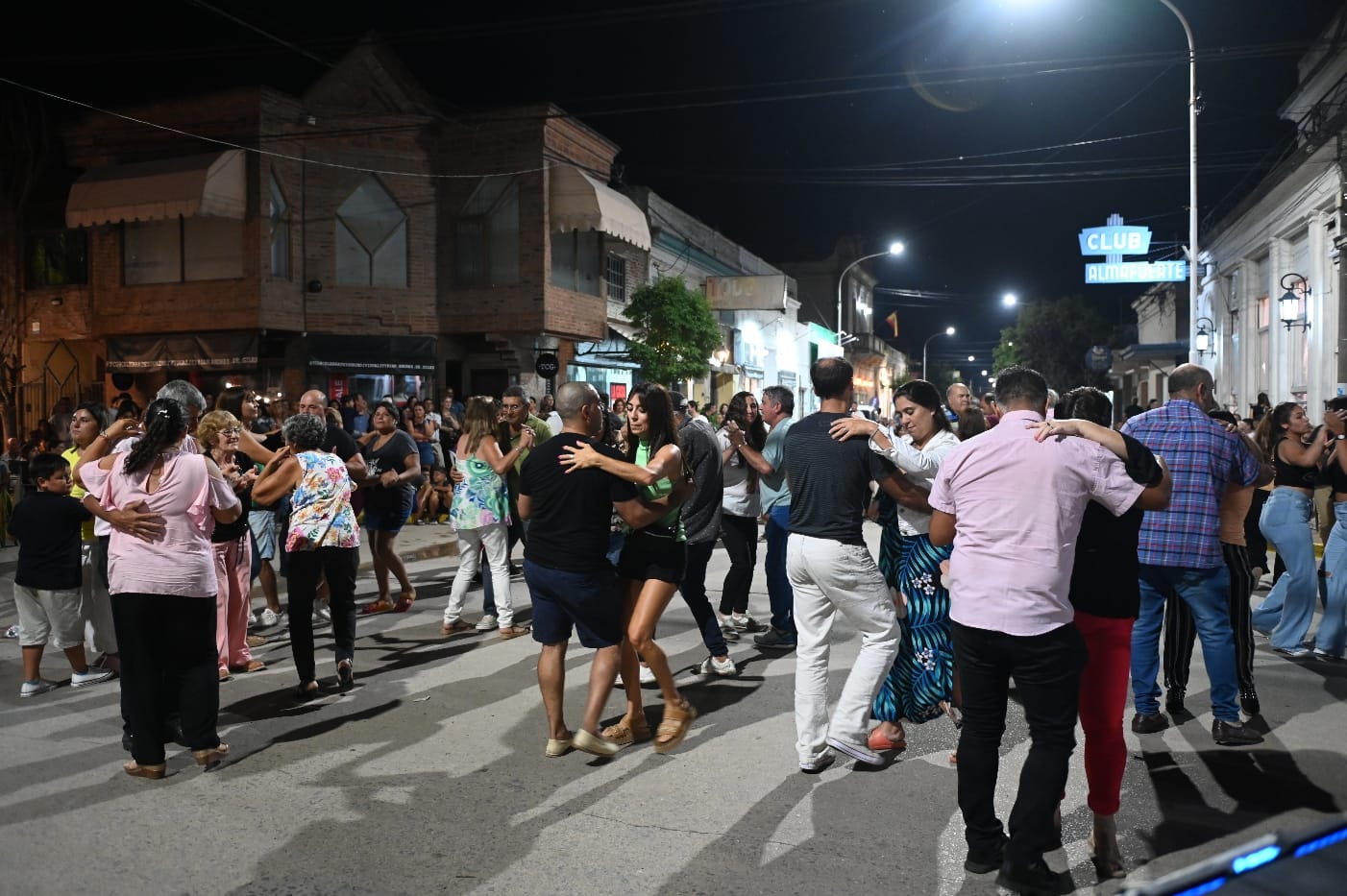Con gran éxito se desarrolló las noches de peatonal