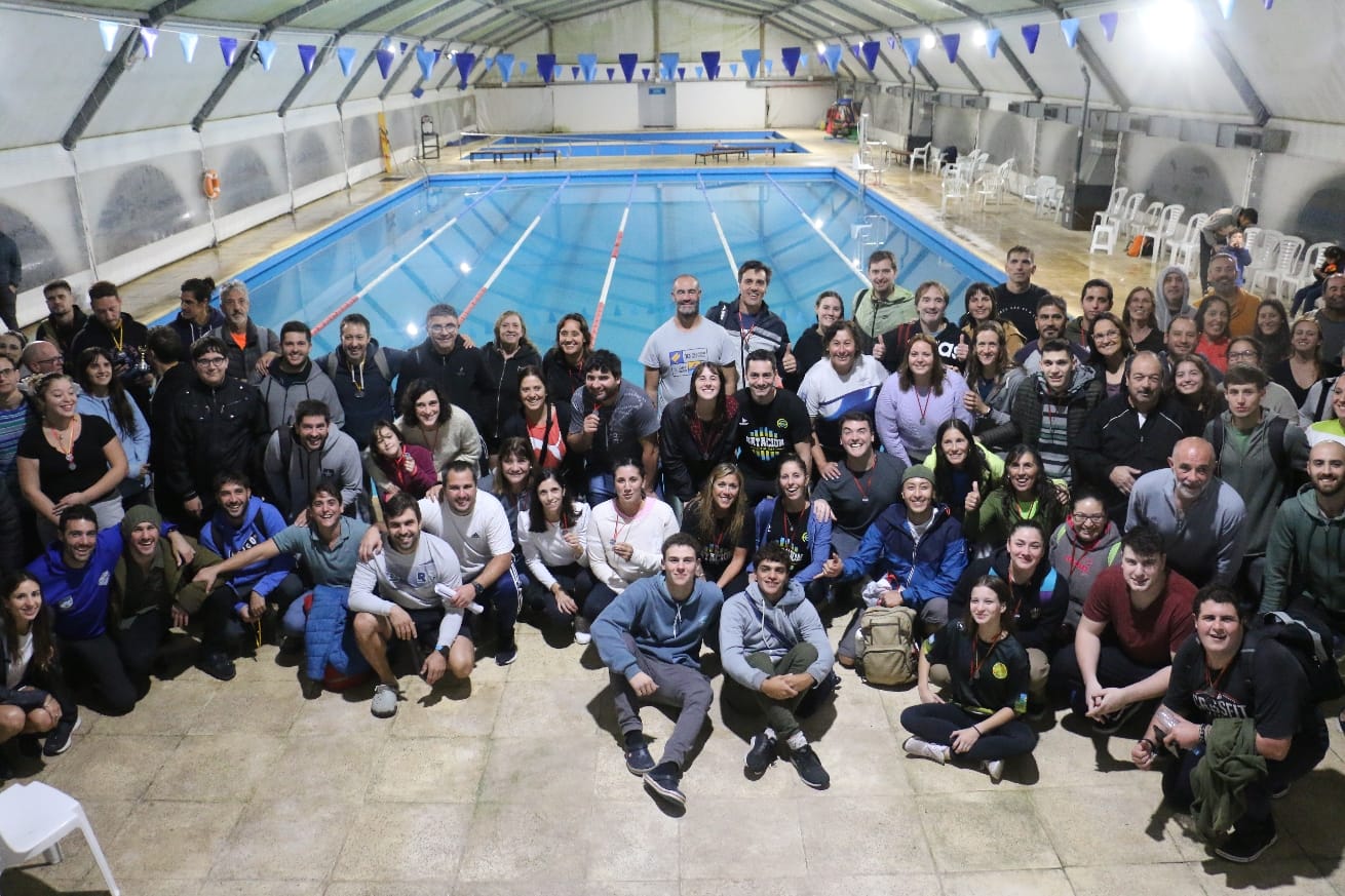 Numerosos nadadores en el Torneo de Posta Americana 2024