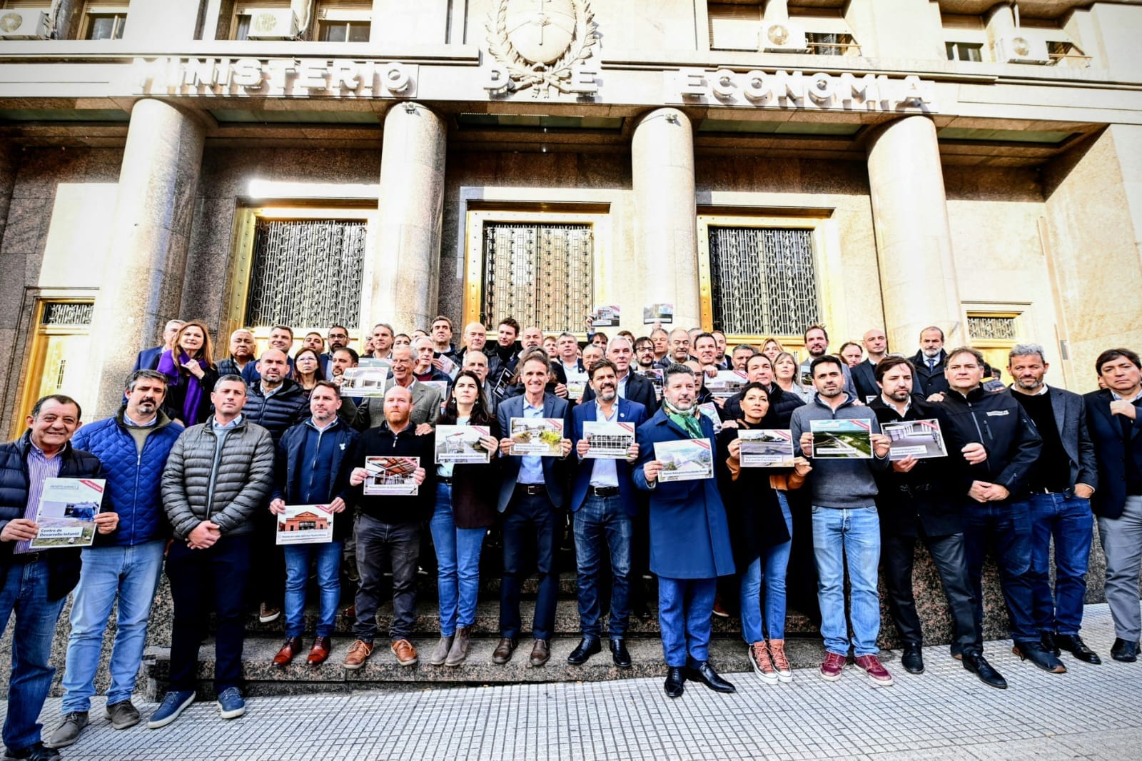 Gesualdi junto a intendentes de UxP le pide a ministro Caputo que reactive la obra publica