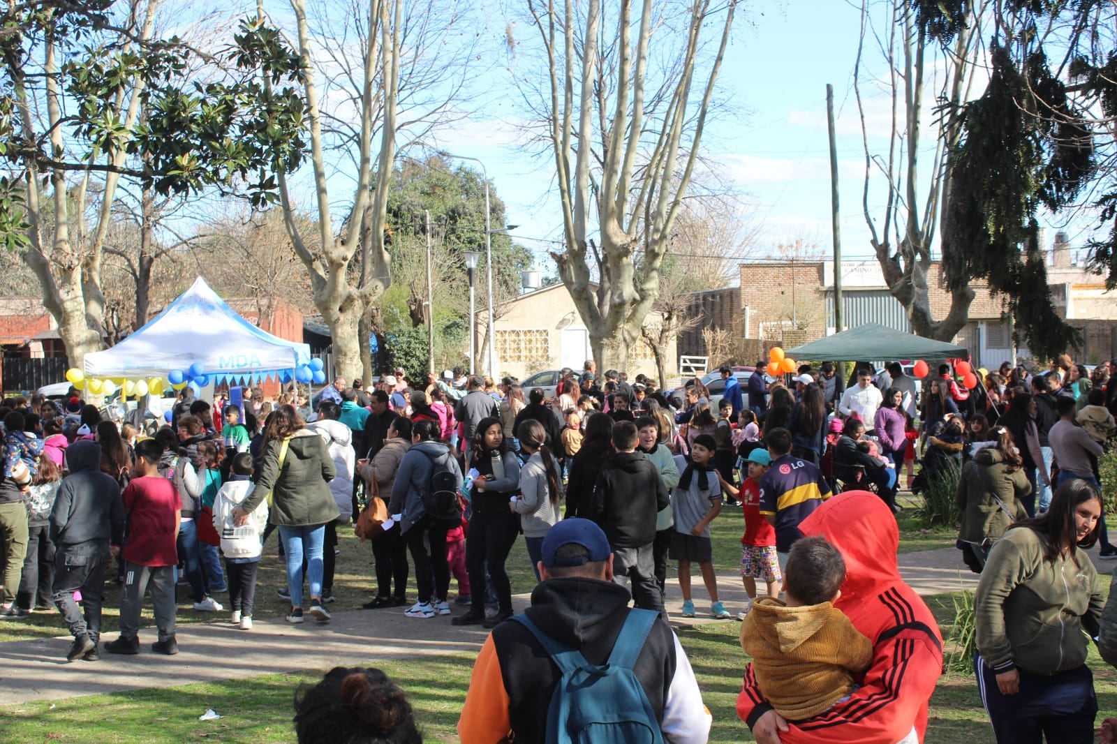 Cientos de niños participaron en el festejo del día del niño en la plaza Rawson