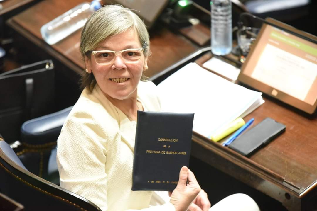 Malaisi insiste con la ley para bloquear los sitios de apuestas online en escuelas