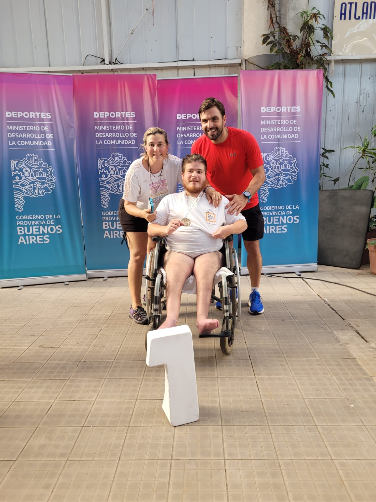 Juegos Bonaerenses 2024 / Thiago Gualtieri obtiene la medalla de oro en natación
