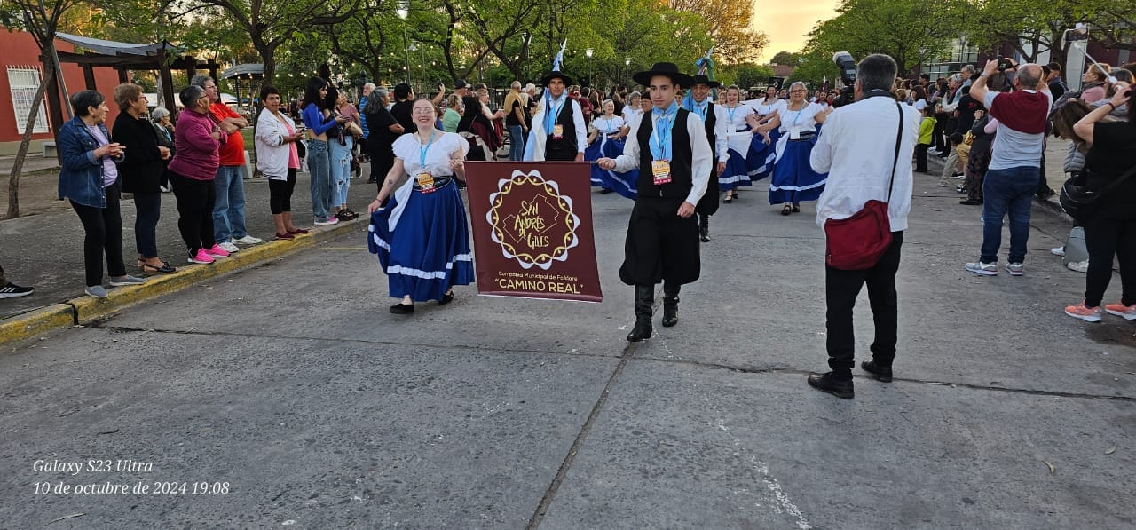 Giles llevó el folklore a un gran festival de Santiago del Estero