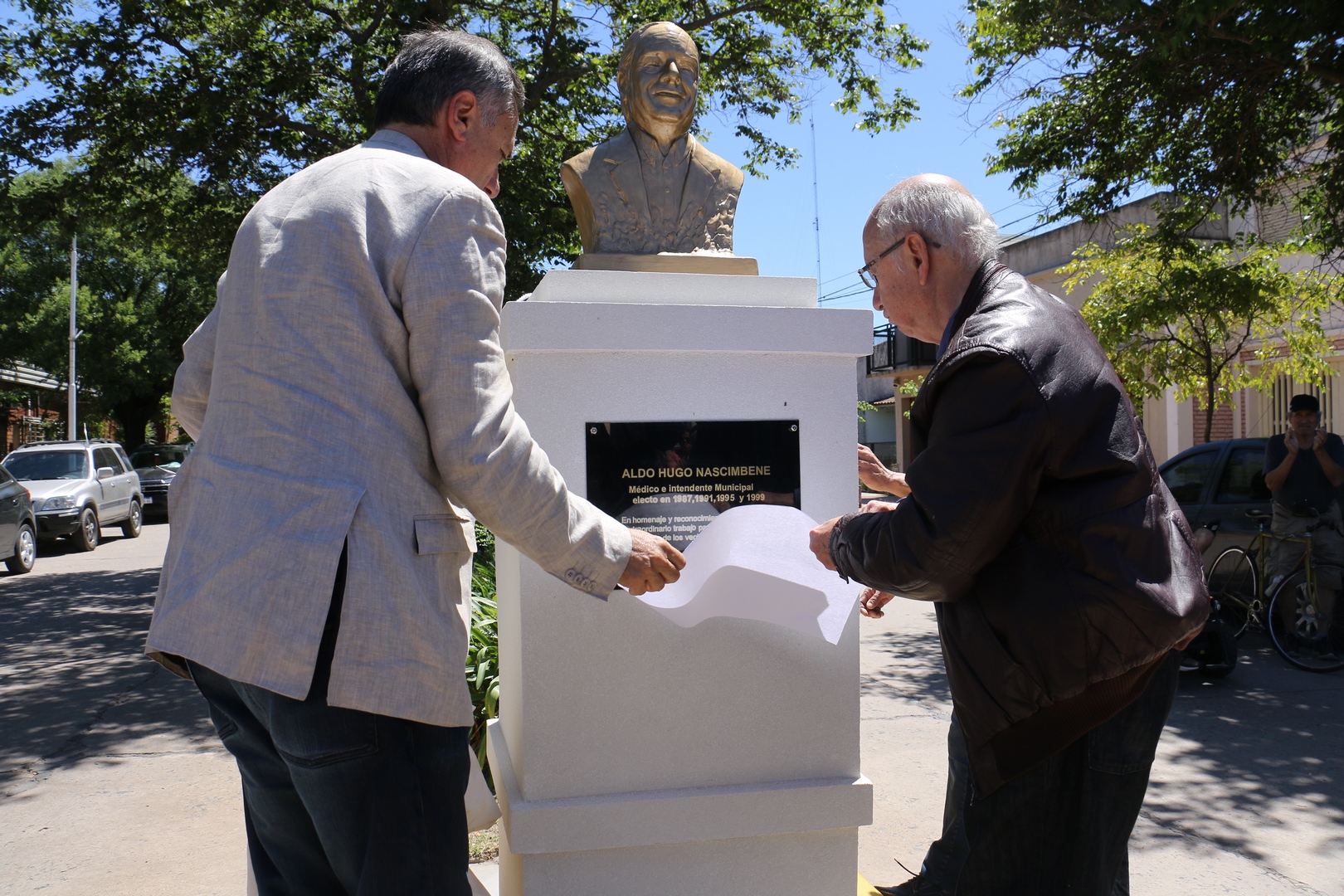 Se descubrió un busto del ex intendente Aldo Hugo Nascimbene