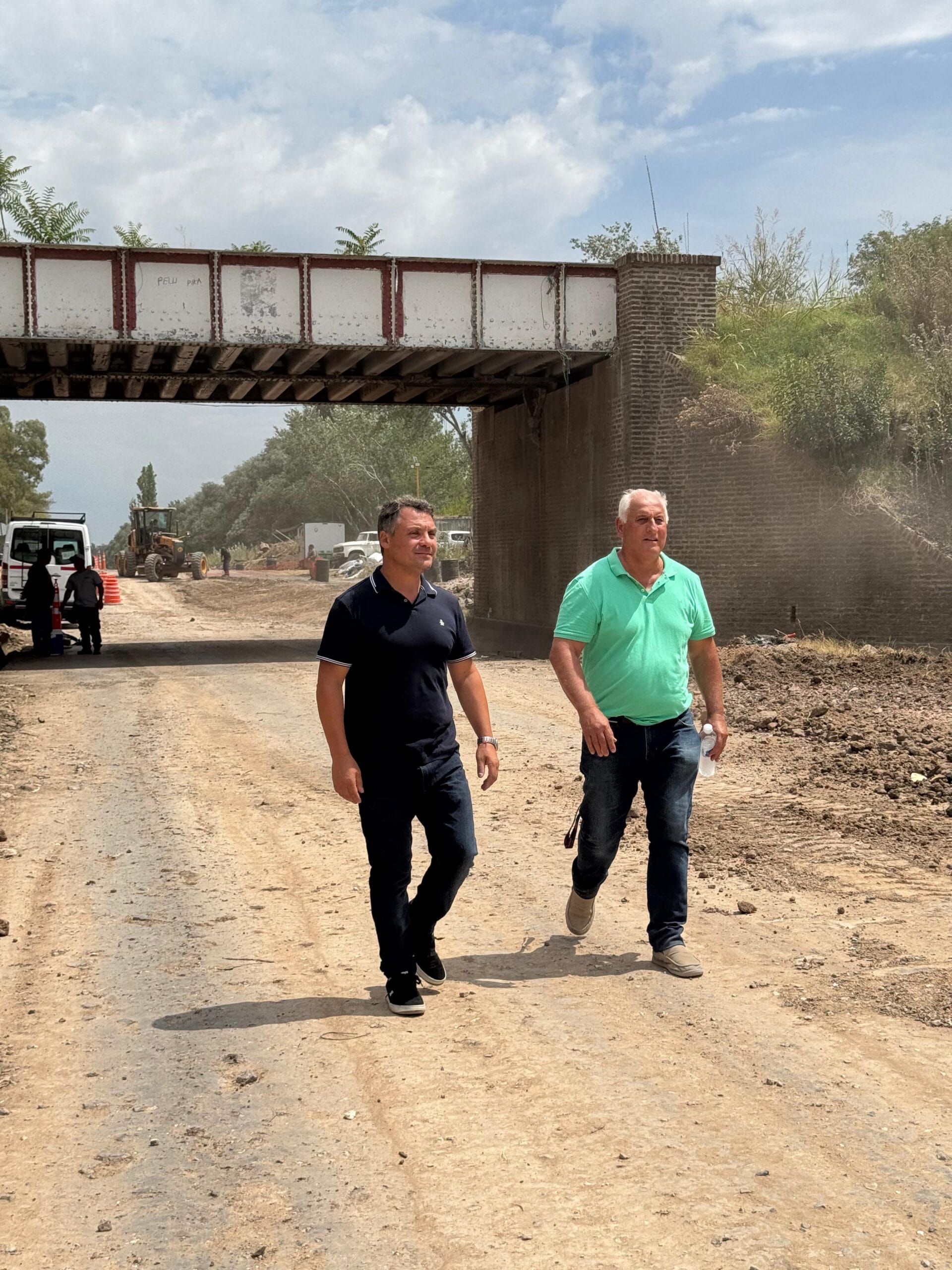 La obra del camino a Villa Ruiz, enfrenta a vecinos de un barrio cerrado con Gesualdi y Botto
