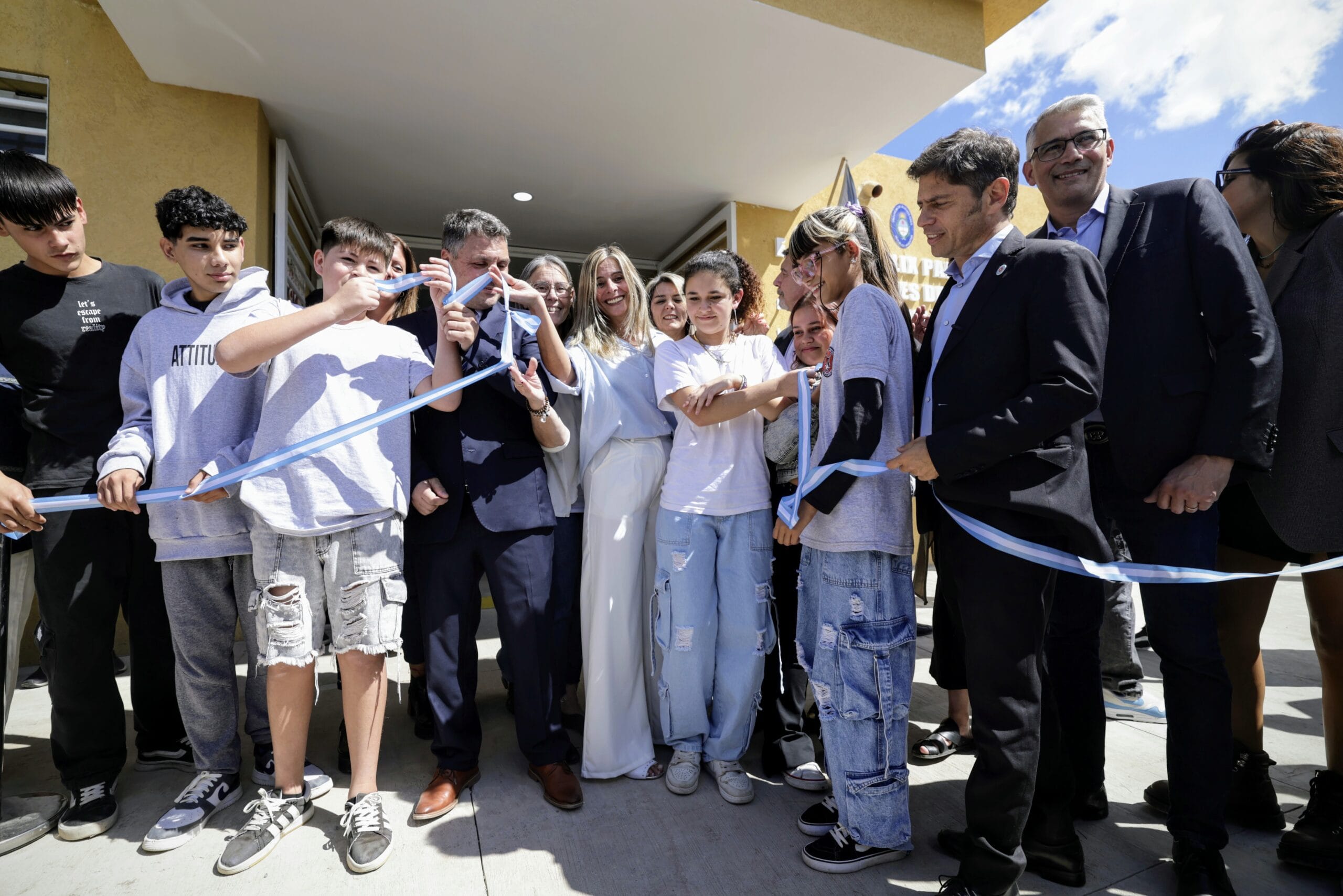 El gobernador Kiciloff inaguro la secundaria 8 «Felix Paladino»