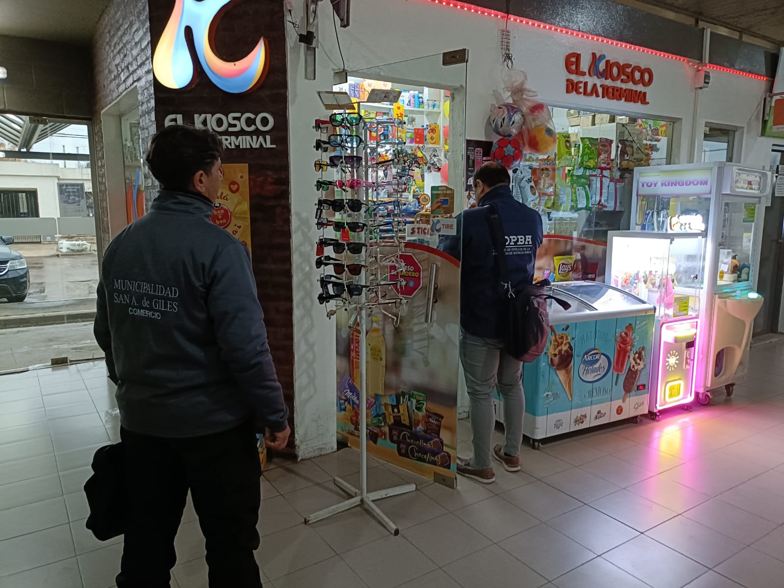 Operativo contra la venta ilegal de anteojos en San Andrés de Giles