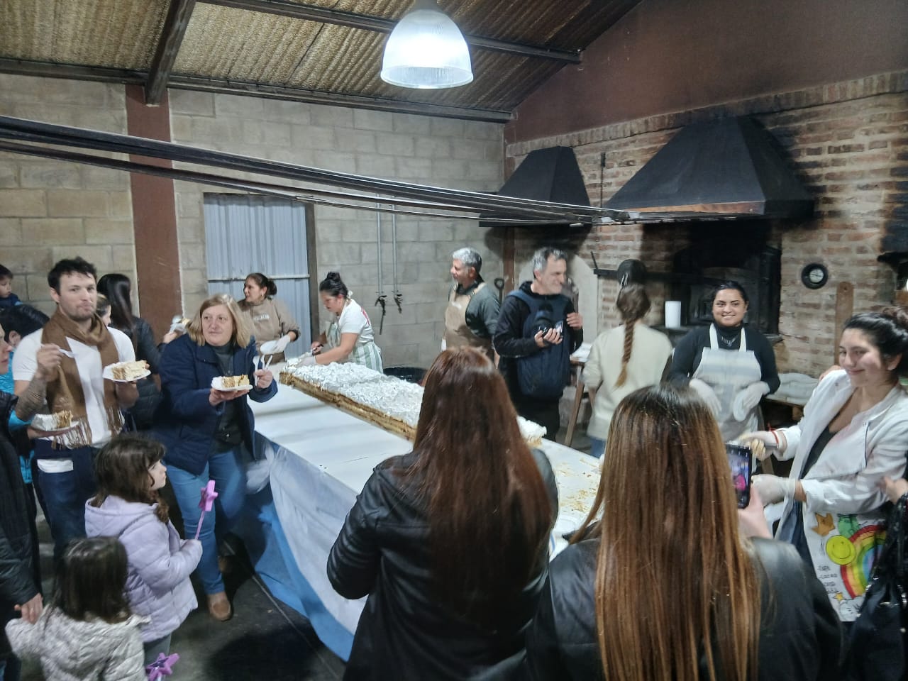 Villa Ruiz / Una torta de más de tres metros de largo