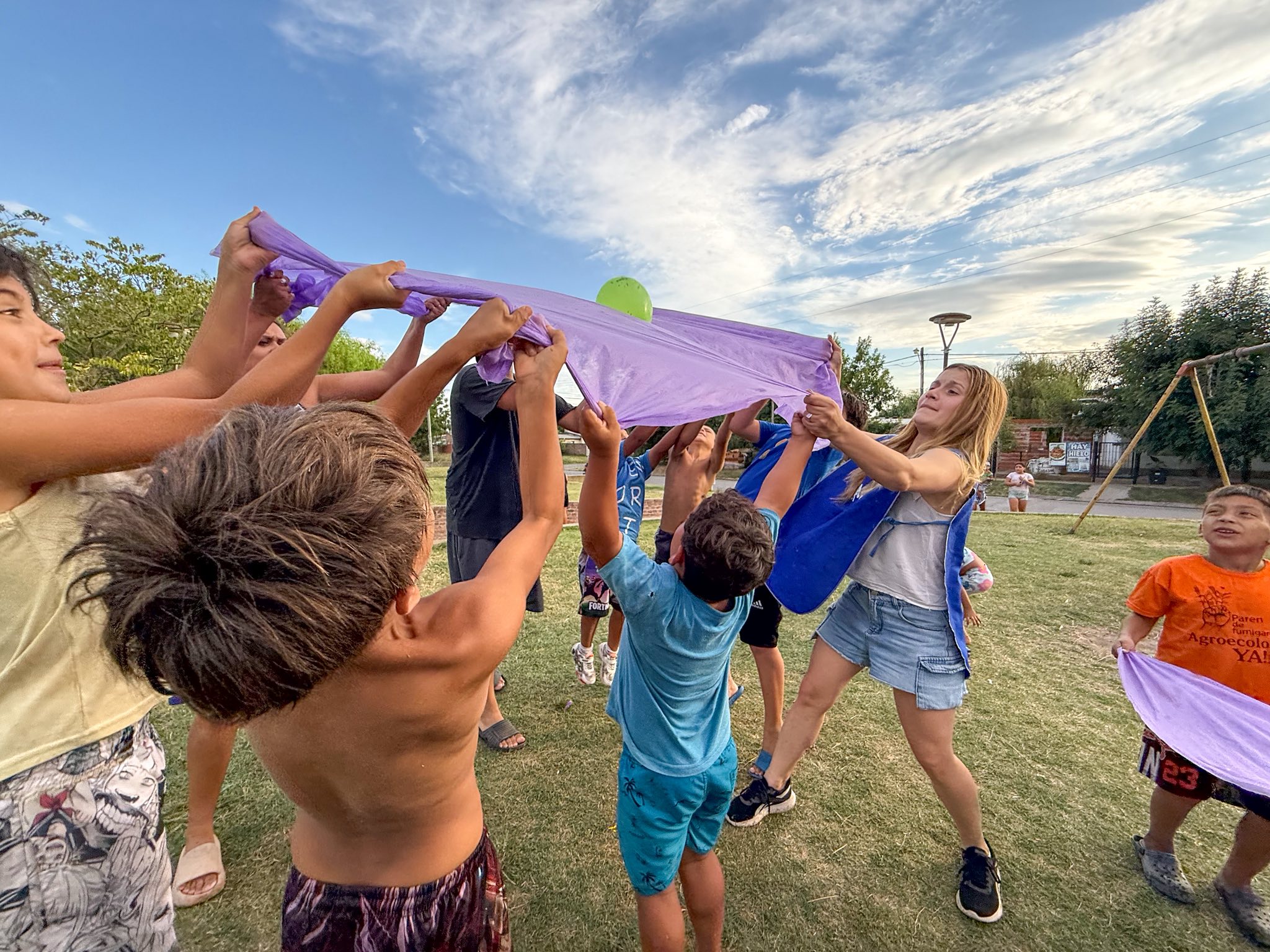 Carnavales en los barrios: una tarde de alegría en el bicentenario