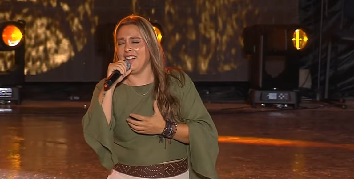 Claudia Lomeña piso por primera vez el escenario de Cosquín