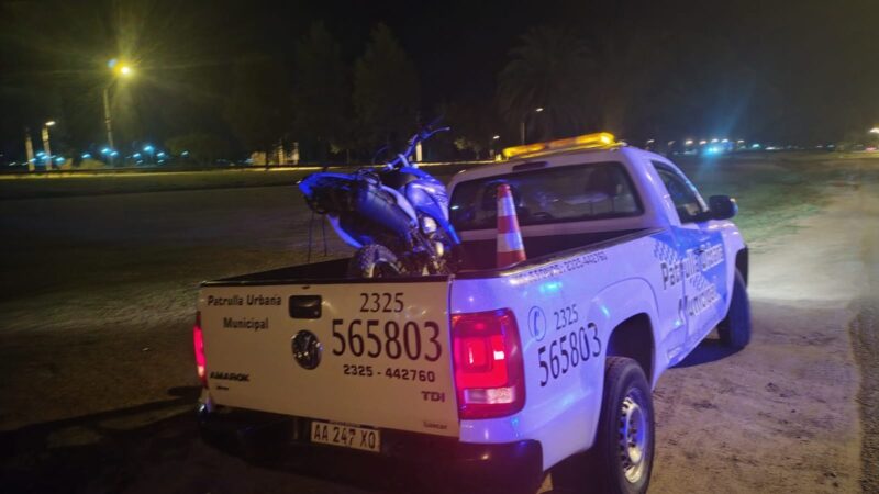 La policía realizo un operativo de control de motos en la colectora