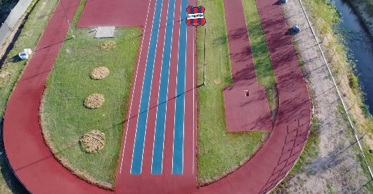 El Frontón inaugura su pista indoor con un torneo de atletismo