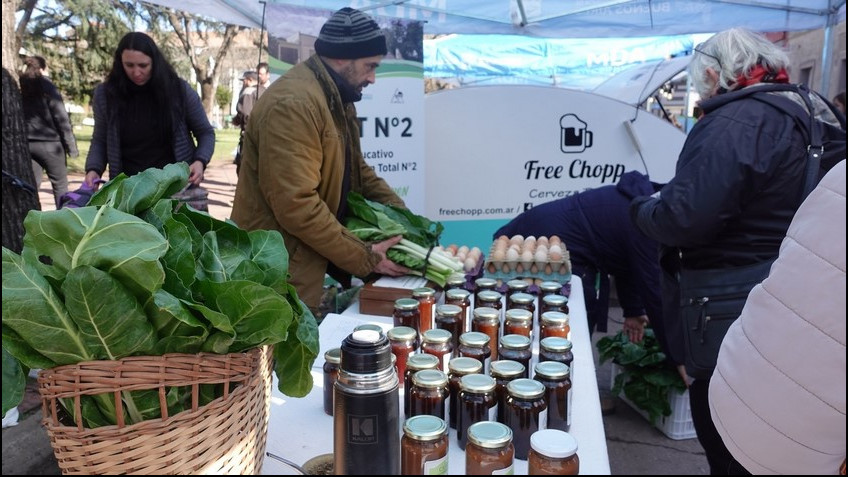 Regresa la feria Mercados Bonaerenses a la Plaza Saraví con descuentos del 40%