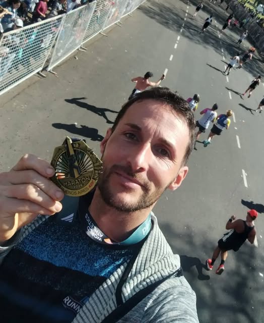 Emiliano Rostagno es el gilense más rápido en la Maratón de Buenos Aires