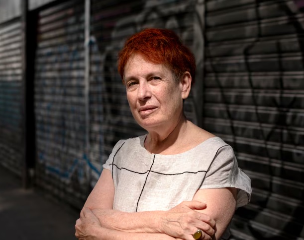 La escritora Cynthia Rimsky, vecina de Azcuénaga, se alzó con el Premio Nacional de Literatura de Chile.