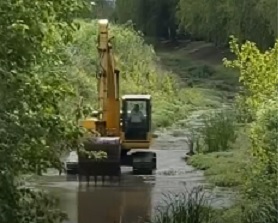 El Municipio interviene el arroyo para prevenir los efectos de El Niño
