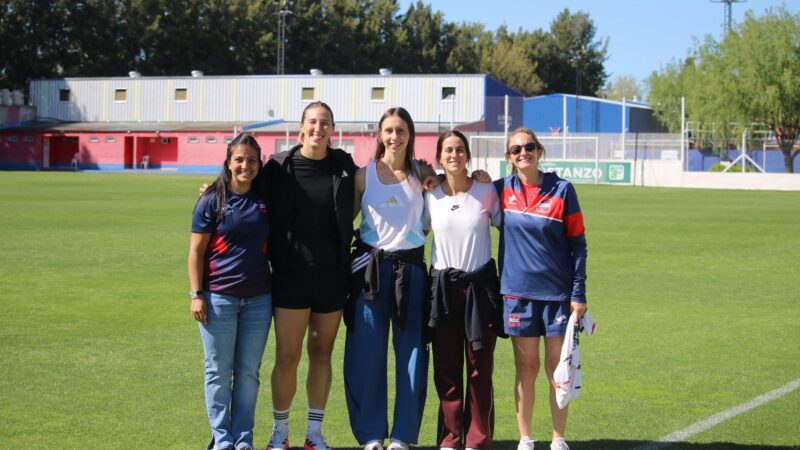 Las Leonas pasaron por El Frontón y compartieron un entrenamiento