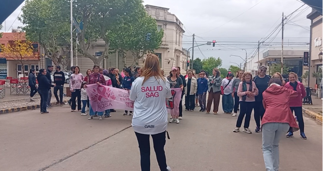 Octubre rosa, a pesar del mal clima el municipio se hizo presente